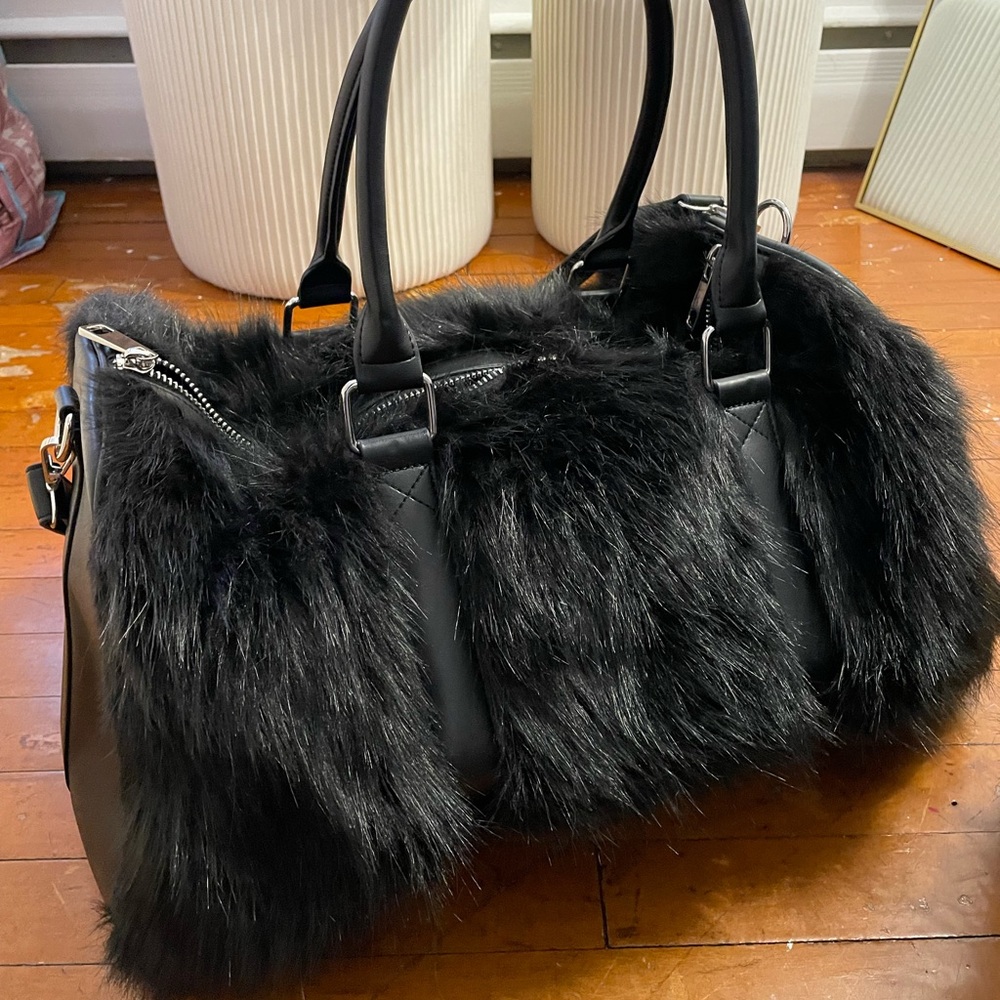 Elegant Black Fur-Trimmed Handbag
